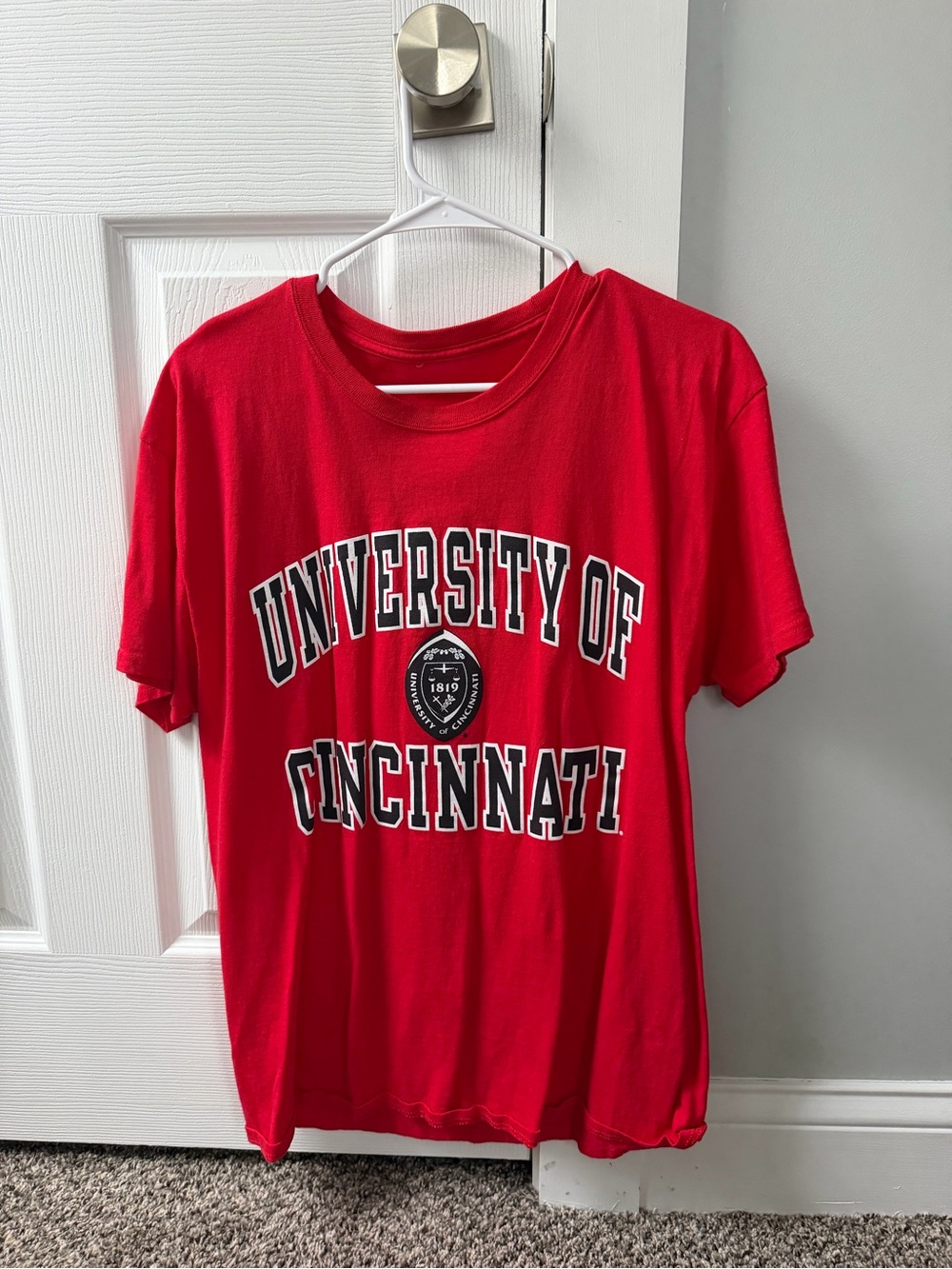 University of Cincinnati Men's Red Graphic T‑Shirt